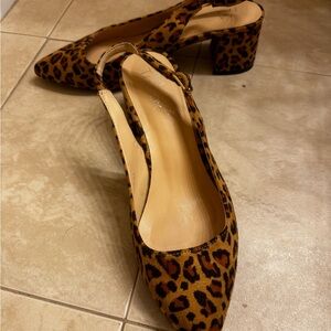 Chic Leopard Print Slingback Flats